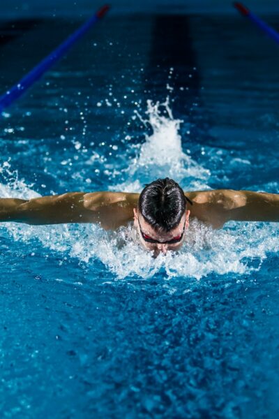 Úszás: előnyei, úszásfajták, minden az úszásról
