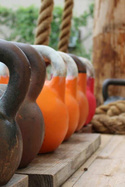 Otthoni edzés, vagy konditerem? Előnyök vs. hátrányok